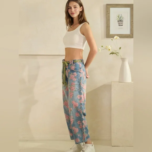 Oli & Hali Floral Blue Cropped Jeans - Picture 2 of 5